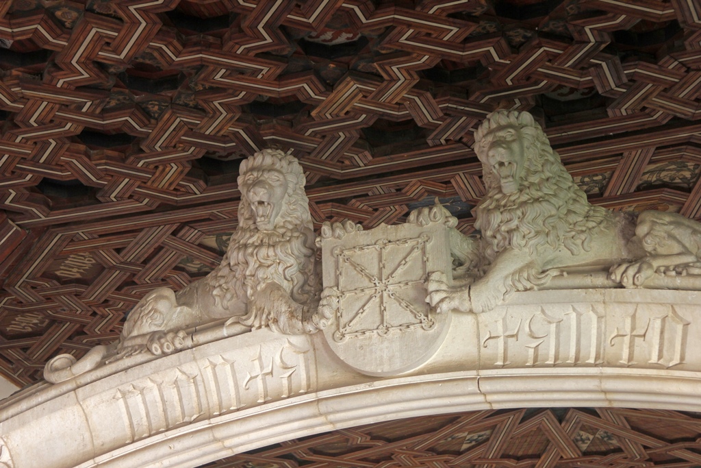 Arch with Lions